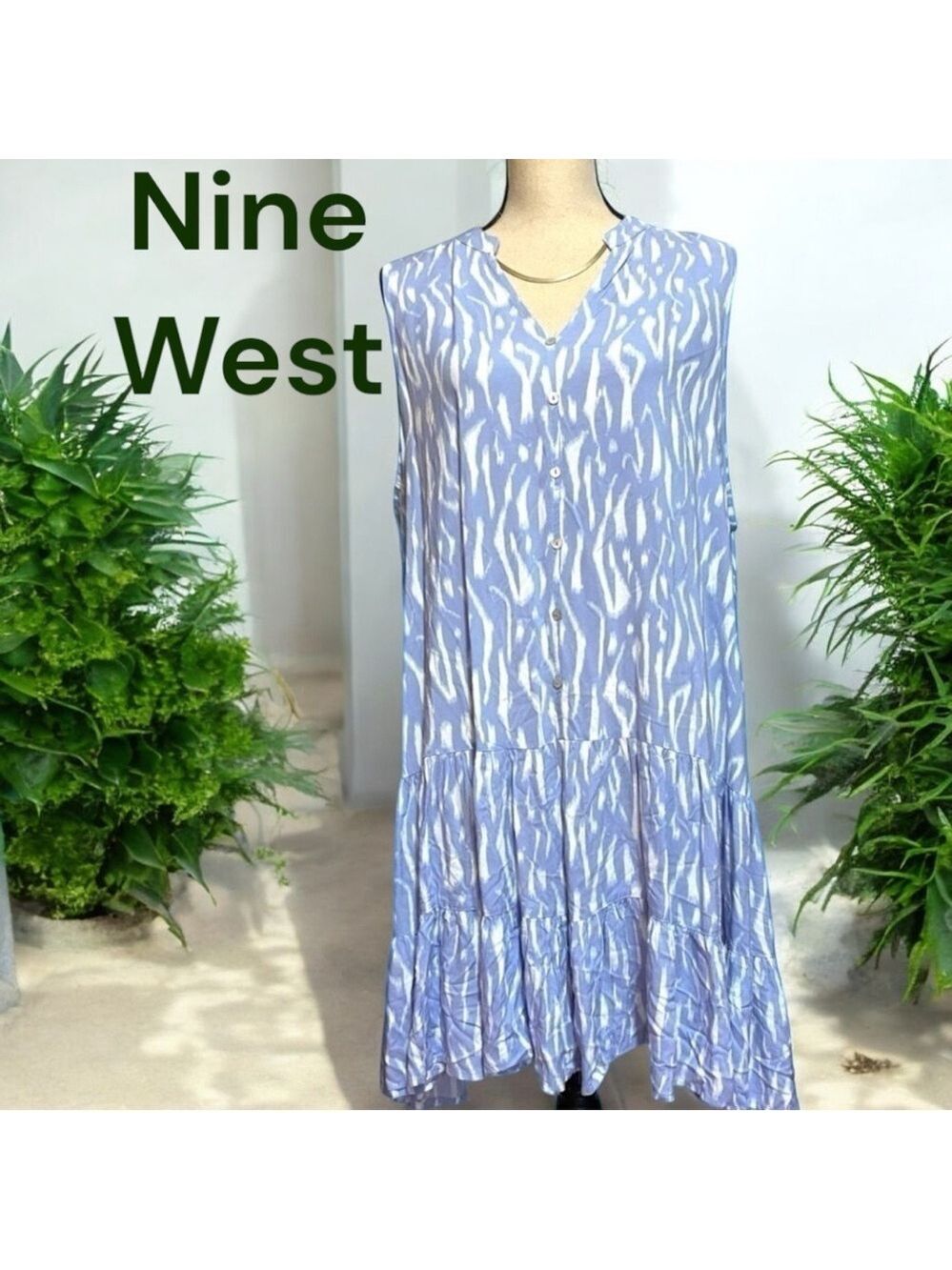 Nine West-NWT size XXL boho rayon dress. Flowy bottom, Faux button v-neck front.